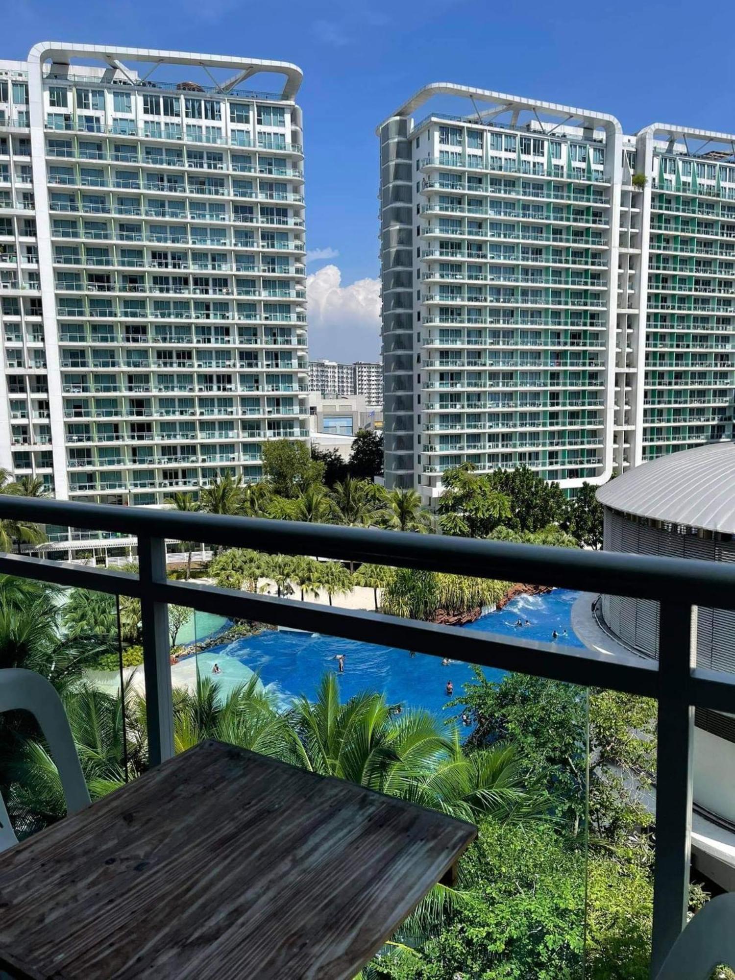 Beach Front Living In The Heart Of The City, Azure Residences Manille Extérieur photo