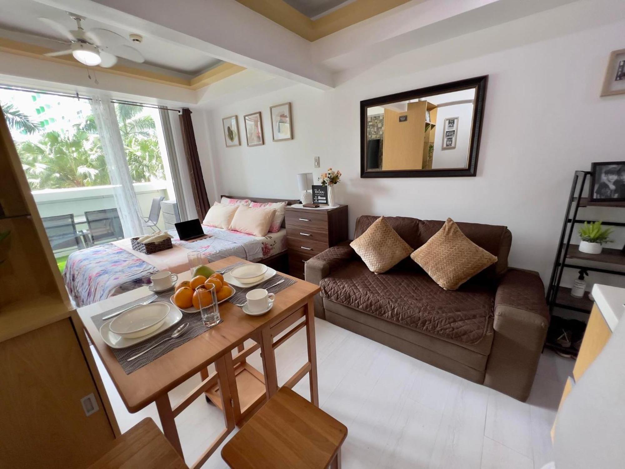 Beach Front Living In The Heart Of The City, Azure Residences Manille Extérieur photo