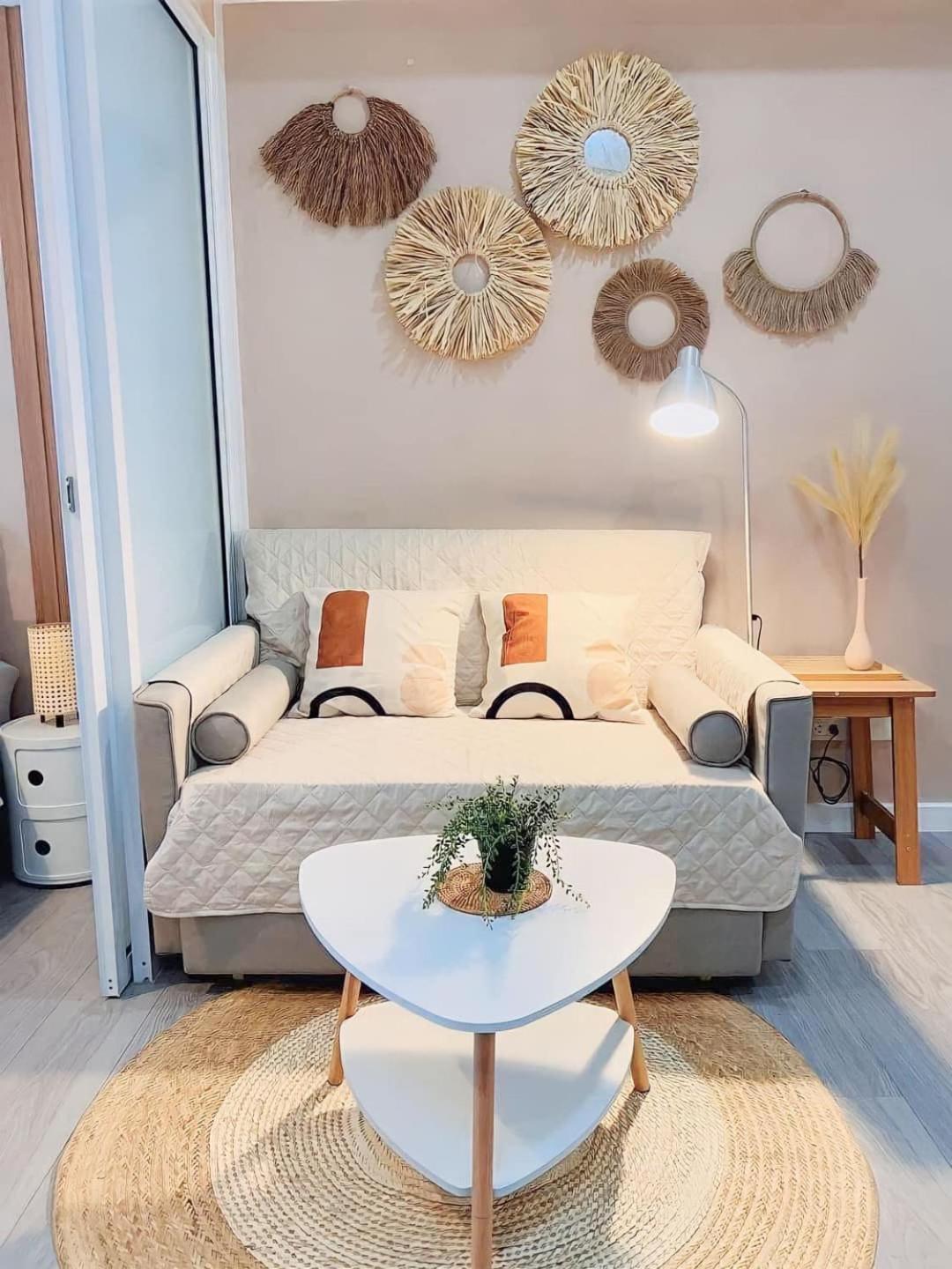 Beach Front Living In The Heart Of The City, Azure Residences Manille Extérieur photo